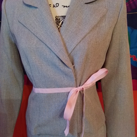 Suit - Picture 2 of 4